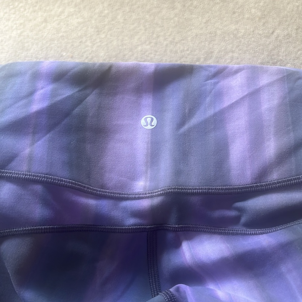 Ladies Lululemon In Movement Tight! - Picture 3 of 9
